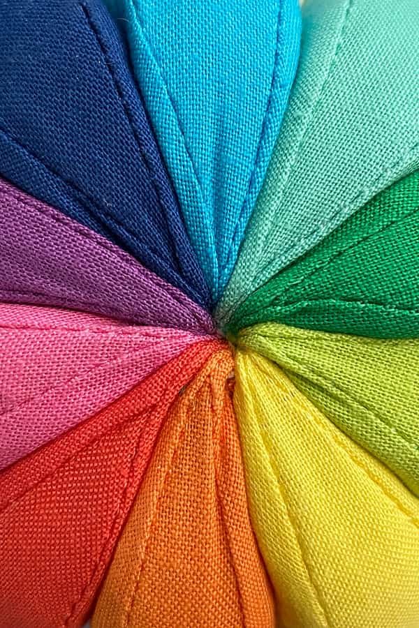 Color wheel inspired by Jannet Serhan on Unsplash.