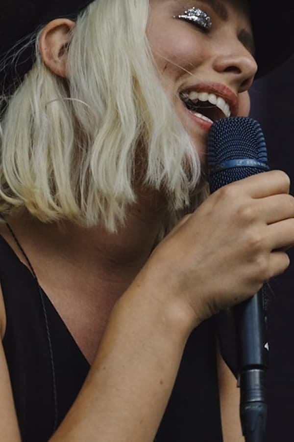Closeup-image-of-a-woman-singing-by-Vidar-Nordli-Mathisen-on-Unsplash
